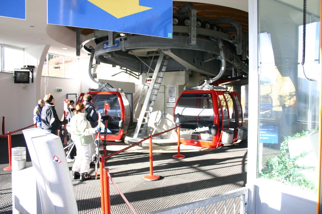 Schönjochbahn Fiss - Talstation - Talstation mit dem Gondelumlauf. - © alpintreff.de / christian schön