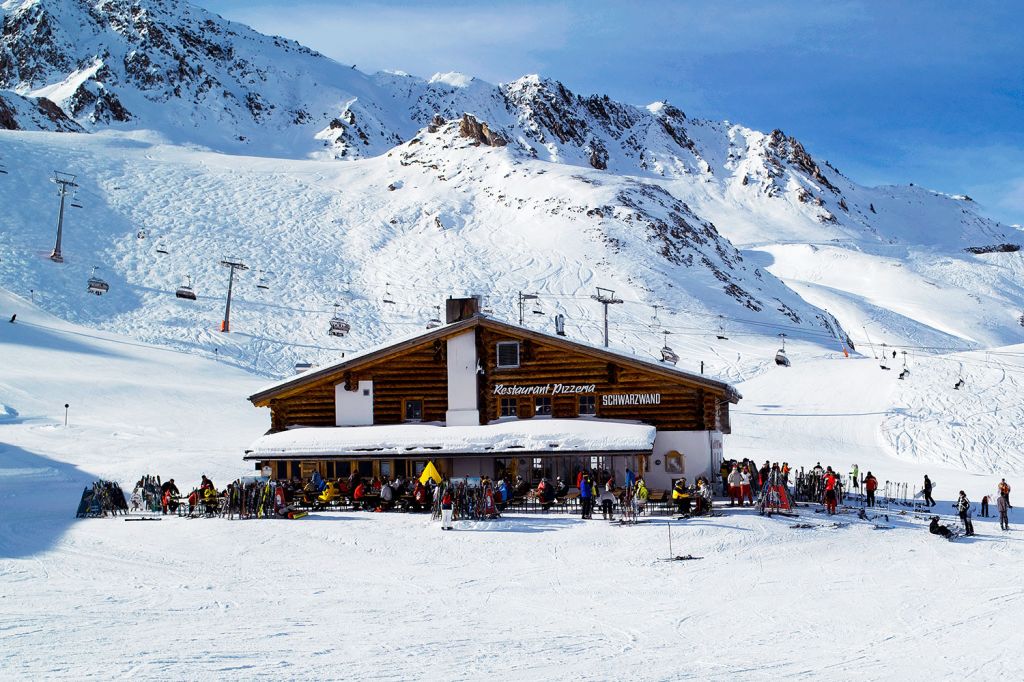 Restaurant Pizzeria Schwarzwand in Ischgl - Über die Höllkarbahn erreichbar ist das Restaurant Schwarzwand im Skigebiet Silvretta Arena Ischgl - Samnaun - © TVB Paznaun - Ischgl Restaurant Pizzeria Schwarzwand in Ischgl - Über die Höllkarbahn erreichbar ist das Restaurant Schwarzwand im Skigebiet Silvretta Arena Ischgl - Samnaun - © TVB Paznaun - Ischgl