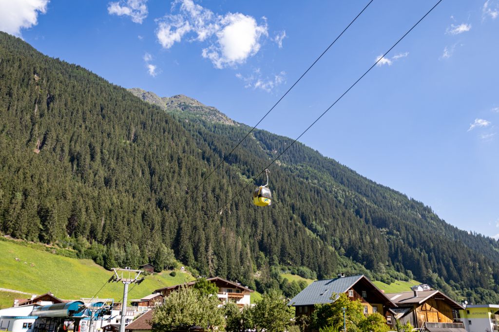 Medrigjochbahn - See im Paznauntal - Die Gondelbahn Medrigjoch ist die Zubringerbahn von See im Paznauntal ins Skigebiet Medrigjoch. Im Jahr 1990 ersetzte sie den nicht mehr zeitgemäßen 1er Sessellift.  - © alpintreff.de - Christian Schön