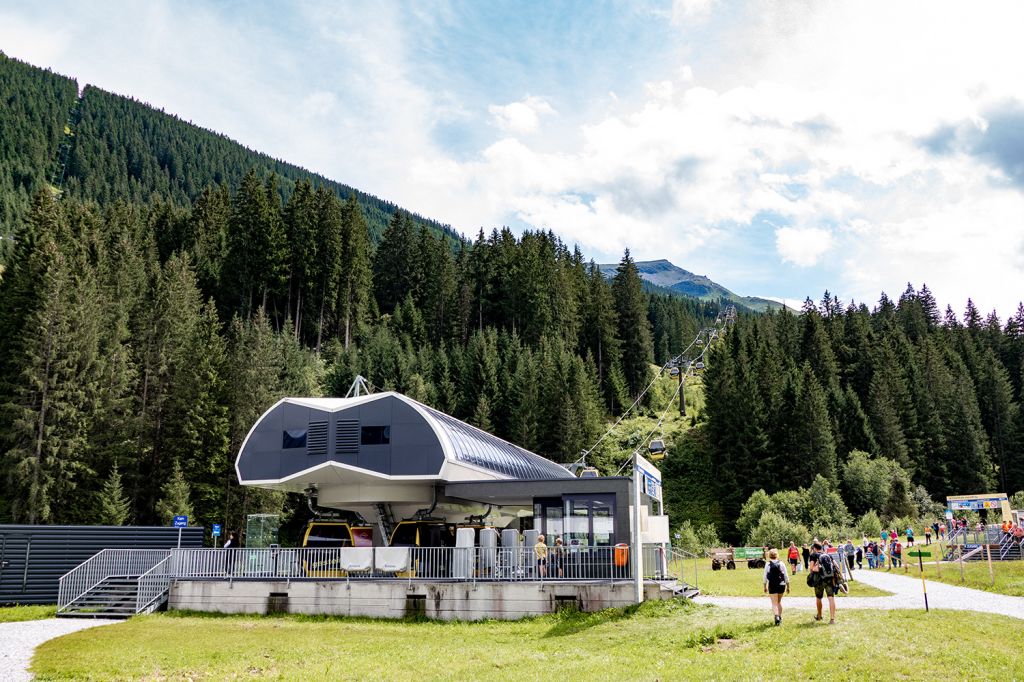 Senderbahn Angertal - Die Senderbahn bringt Urlauber vom Skizentrum Angertal auf den Stubnerkogel. Im Sommer ist die Bahn nur an den sogenannten Wanderschaukeltagen geöffnet. - © alpintreff.de / christian Schön