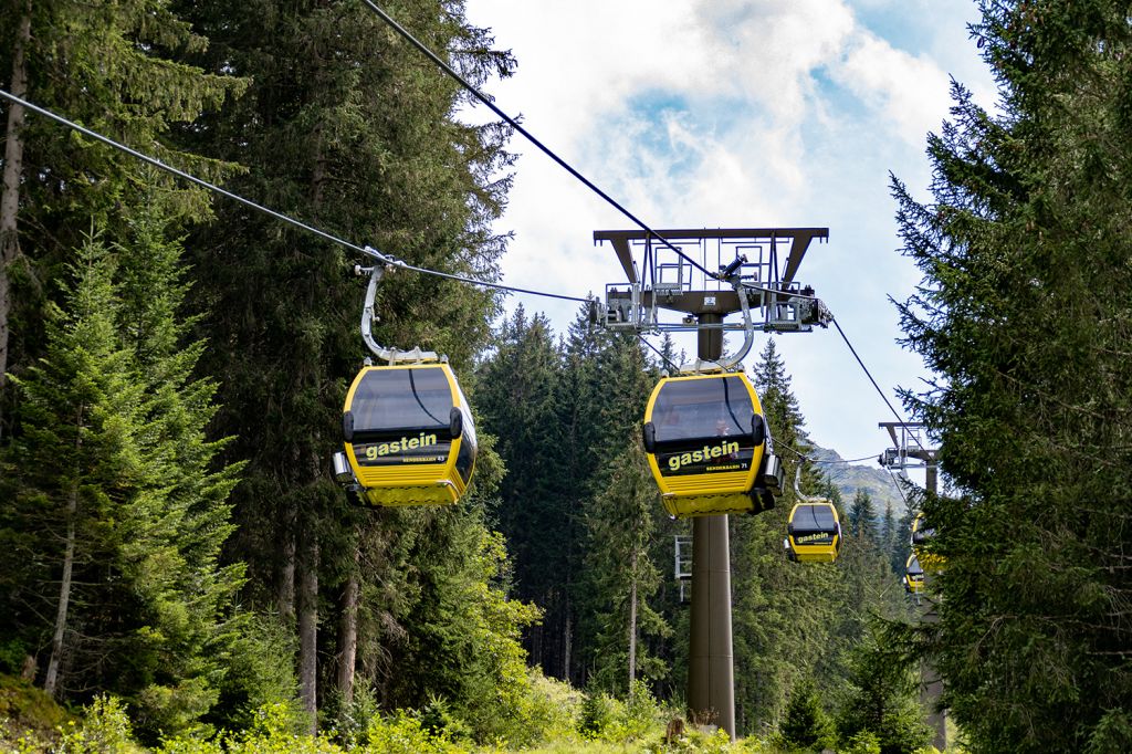 Senderbahn Angertal - Wanderschaukeltag: An den Wanderschaukeltagen im Sommer sind die Bahnen Stubnerkogel, Senderbahn, Kaserebenbahn und Schlossalmbahn geöffnet, so dass man von Bad Gastein über das Angertal und die Schlossalm bis nach Bad Hofgastein kommen kann. - © alpintreff.de / christian Schön Senderbahn Angertal - Wanderschaukeltag: An den Wanderschaukeltagen im Sommer sind die Bahnen Stubnerkogel, Senderbahn, Kaserebenbahn und Schlossalmbahn geöffnet, so dass man von Bad Gastein über das Angertal und die Schlossalm bis nach Bad Hofgastein kommen kann. - © alpintreff.de / christian Schön