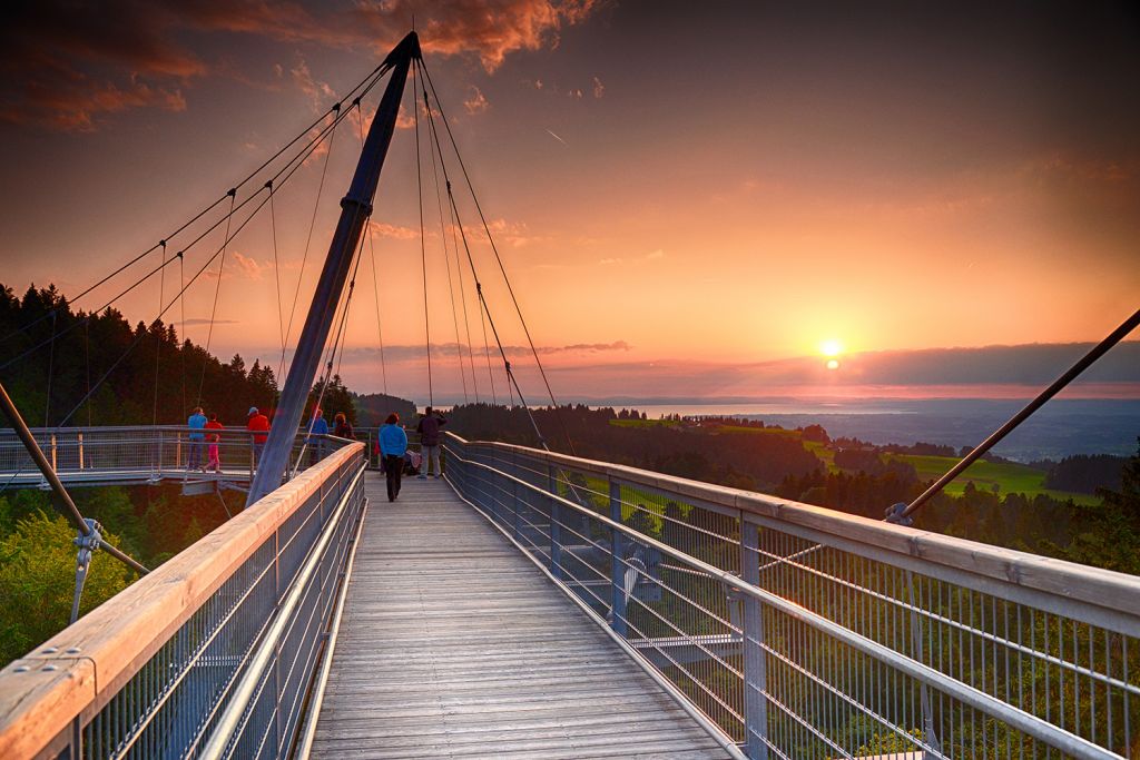 skywalk allgäu - Den Sonnenuntergang hoch oben in den Baumwipfeln genießen... - © skywalk allgäu gemeinnützige GmbH 