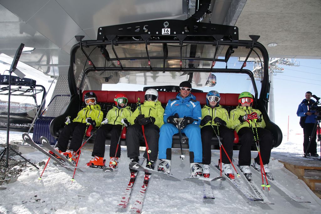 Sonnenbahn - B5 - Ischgl - Der Bügel schließt durch einen zum Bauzeitpunkt noch flammneuen Mechanismus automatisch. - © TVB Paznaun - Ischgl