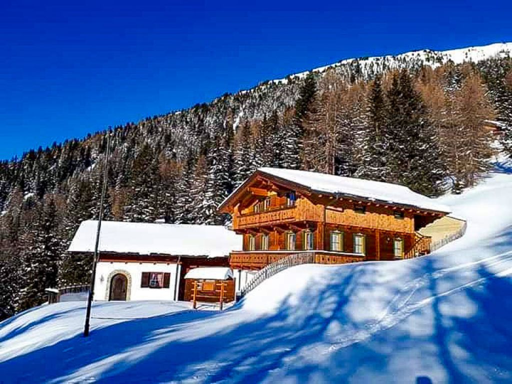 Speikbodenhütte - St. Veit in Defereggen - Die Speikbodenhütte ist nicht am Stadtstrom angeschlossen, sondern funktioniert mit Wasserkraft und Sonnenenergie.  - © Speikbodenhütte