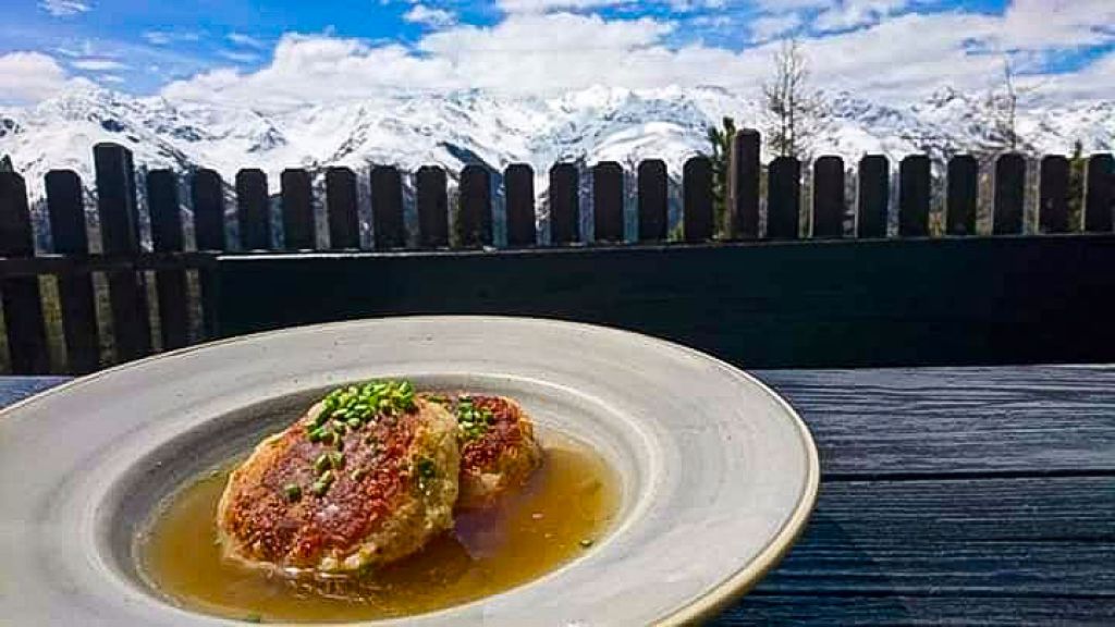 Speikbodenhütte - St. Veit in Defereggen - m Sommer ist die Speikbodenhütte mit dem Auto zu erreichen und im Winter ist der 3,7 Kilometer lange Forstweg zu Hütte zu einer familienfreundliche Naturrodelbahn präpariert.  - © Speikbodenhütte