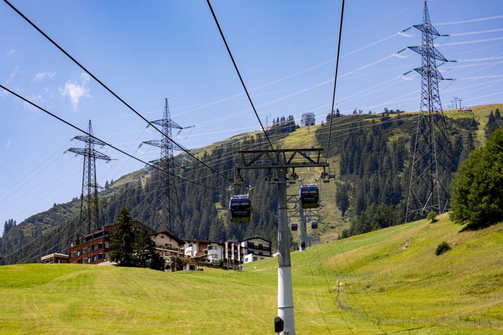 Funitel Galzigbahn - St. Anton am Arlberg - Bergbahn-Bilder - Die Streckenlänge der Galzigbahn beträgt 2.542 Meter. - © alpintreff.de - Christian Schön Funitel Galzigbahn - St. Anton am Arlberg - Bergbahn-Bilder - Die Streckenlänge der Galzigbahn beträgt 2.542 Meter. - © alpintreff.de - Christian Schön