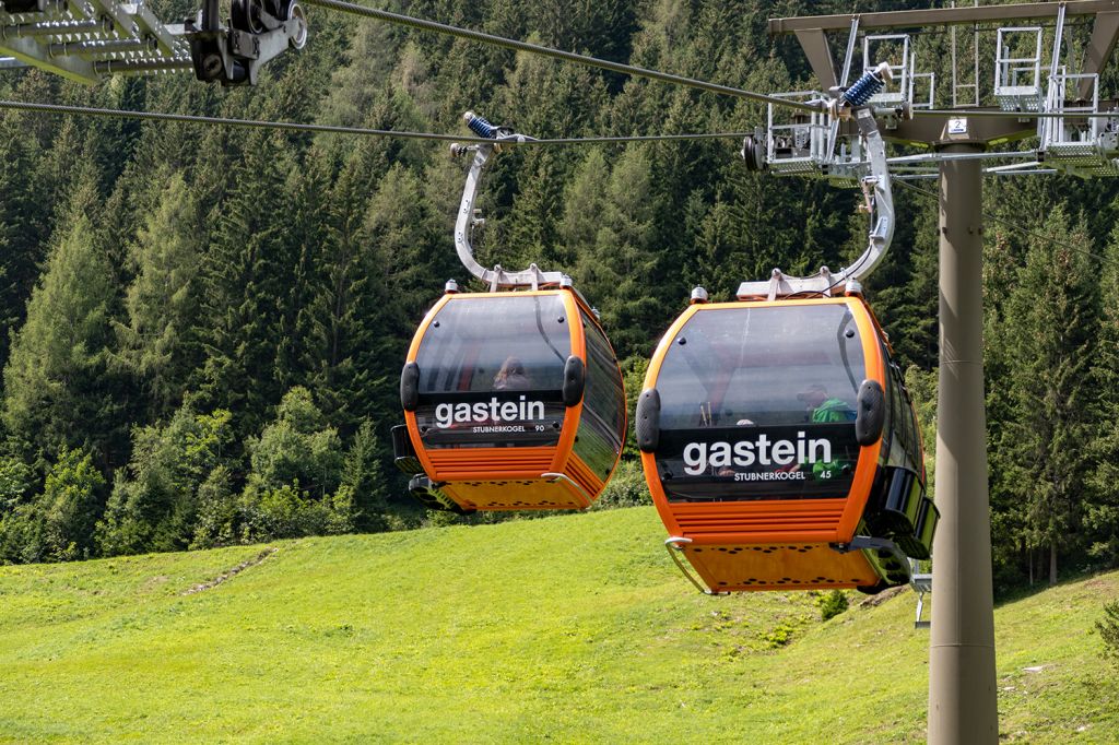 Stubnerkogelbahn Bad Gastein - Alles auf Orange. Die Bahn zum Stubnerkogel war die erste - mittlerweile auch die Schlossalmbahn in Hofgastein. - © alpintreff.de / christian Schön