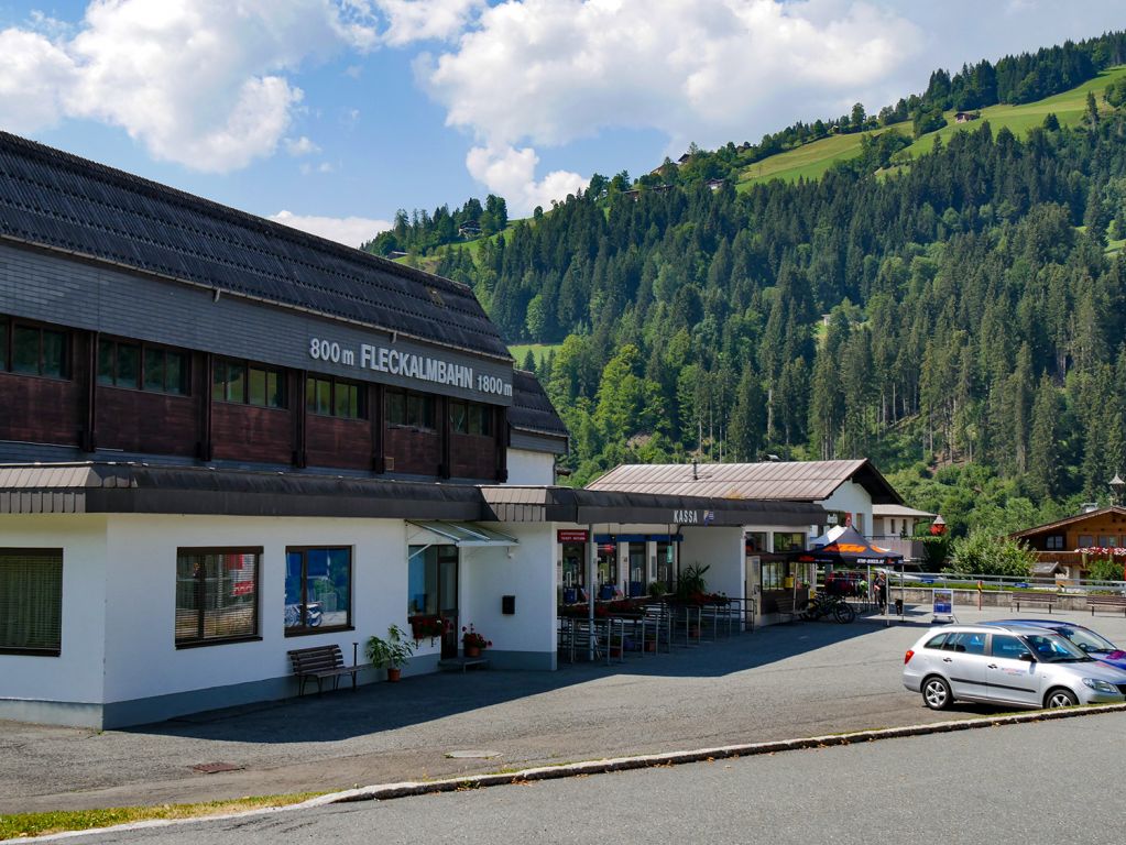 Talstation Fleckalmbahn - Die Talstation liegt bereits auf dem Gebiet der Gemeinde Kirchberg im Ortsteil Klausen.  - © alpintreff.de / christian schön