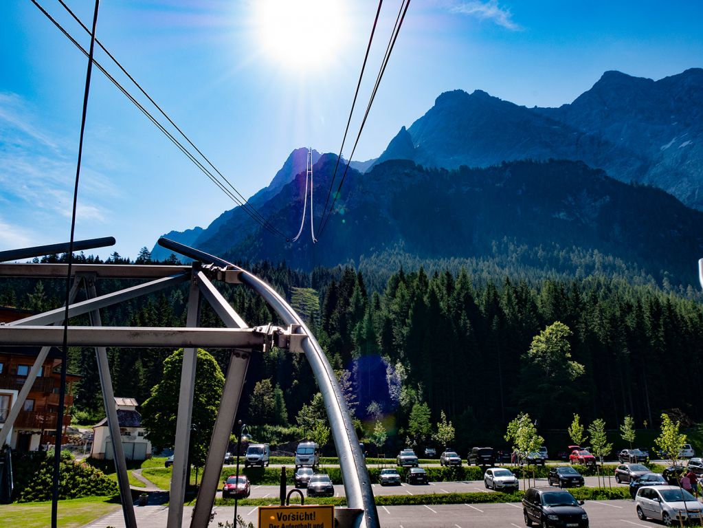 Blick auf die Zugspitze - Blick aus der Talstation der Tiroler Zugspitzbahn auf die Zugspitze - © alpintreff.de / christian schön