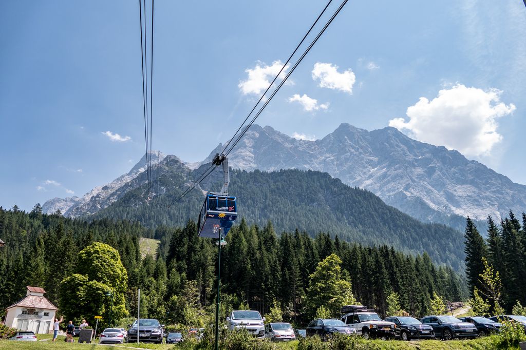 Tiroler Zugspitzbahn in Ehrwald - Die Fahrt führt übrigens über drei Stützen zum Gipfel. - © alpintreff.de / christian Schön Tiroler Zugspitzbahn in Ehrwald - Die Fahrt führt übrigens über drei Stützen zum Gipfel. - © alpintreff.de / christian Schön