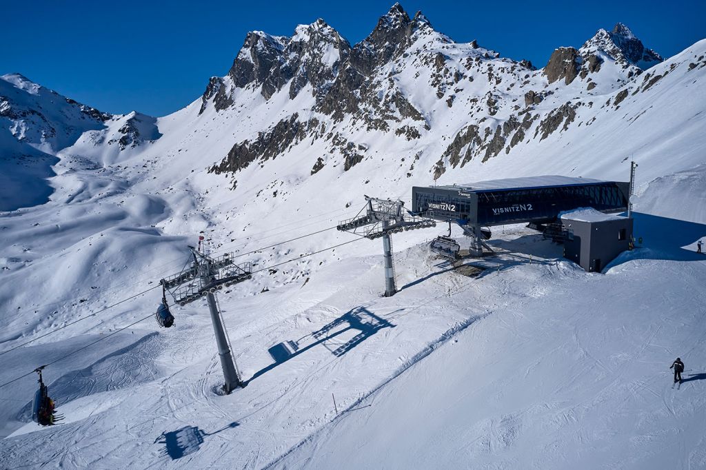 Visnitzbahn - Bergstation - Tolle Pisten mittlerer Schwierigkeiten führen von der Bergstation der Visnitzbahn sowohl zurück zur Alp Trida als auch in den Bereich Muller hinein. - © TVB Paznaun - Ischgl