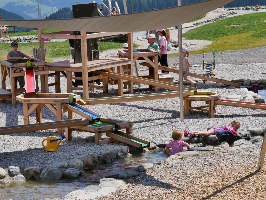Wasser am Kaiser - Und wie fast schon üblich dürfen die Wasserspiele für Kinder natürlich auch nicht fehlen. - © alpintreff.de / christian schön