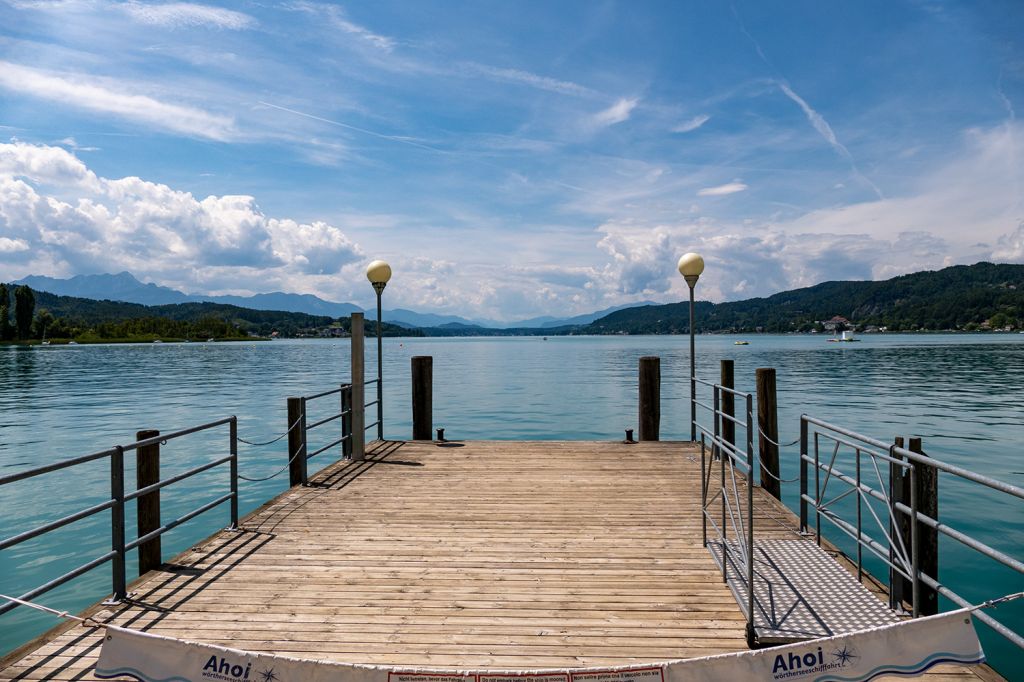 Der Wörthersee - Auch wenn es so aussieht: Hier in der Mitte der Promenade in Pörtschach geht es mit dem Schiff nicht los. Die derzeitigen Anleger sind etwas versteckter. - © alpintreff.de / christian Schön Der Wörthersee - Auch wenn es so aussieht: Hier in der Mitte der Promenade in Pörtschach geht es mit dem Schiff nicht los. Die derzeitigen Anleger sind etwas versteckter. - © alpintreff.de / christian Schön
