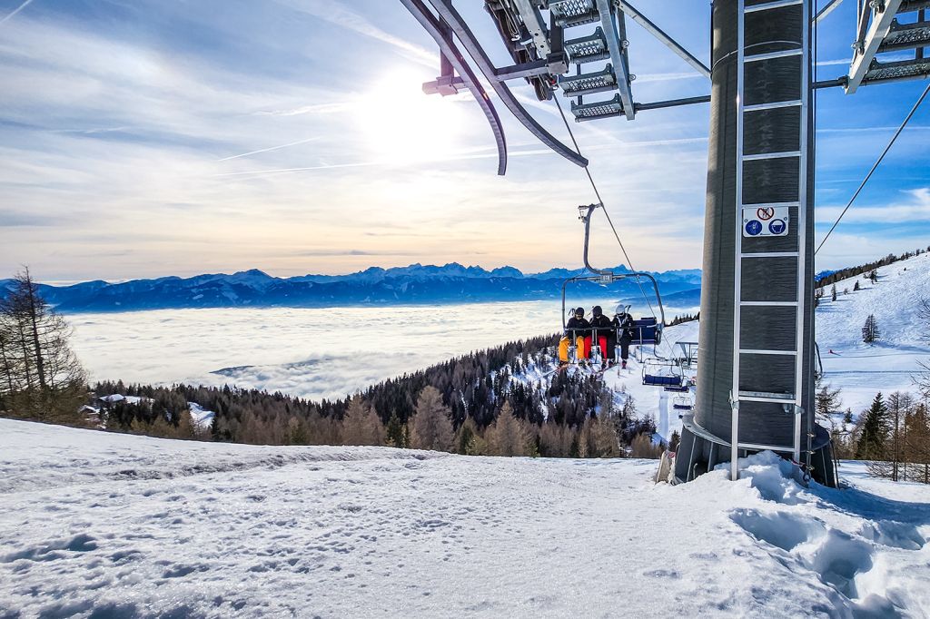 Wörthersee Freeride Jet - Hier ein Blick auf das Nebelmeer über dem Ossiacher See und der Region Villach. - © Gerlitzen Kanzelwand Touristik / Samitz