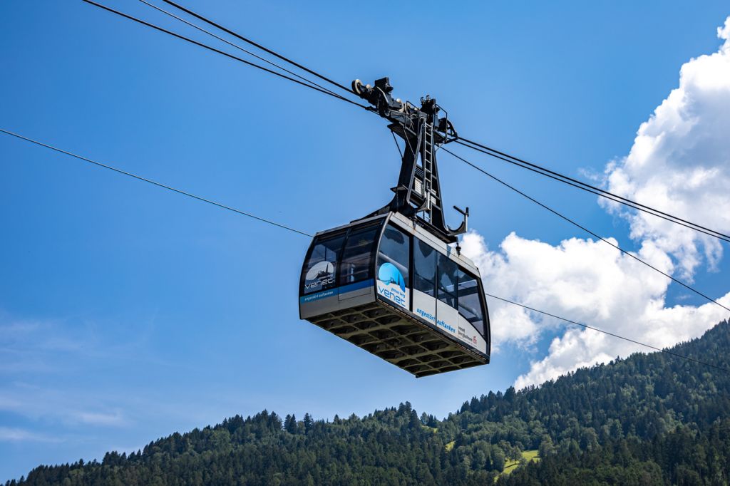 Venetseilbahn - Zams in Tirol - Bergbahn - Bilder - Die Großkabinen-Seilbahn stammt aus dem Jahre 1967, fährt also bereits seit über 55 Jahren ihre Runden.  - © alpintreff.de - Christian Schön