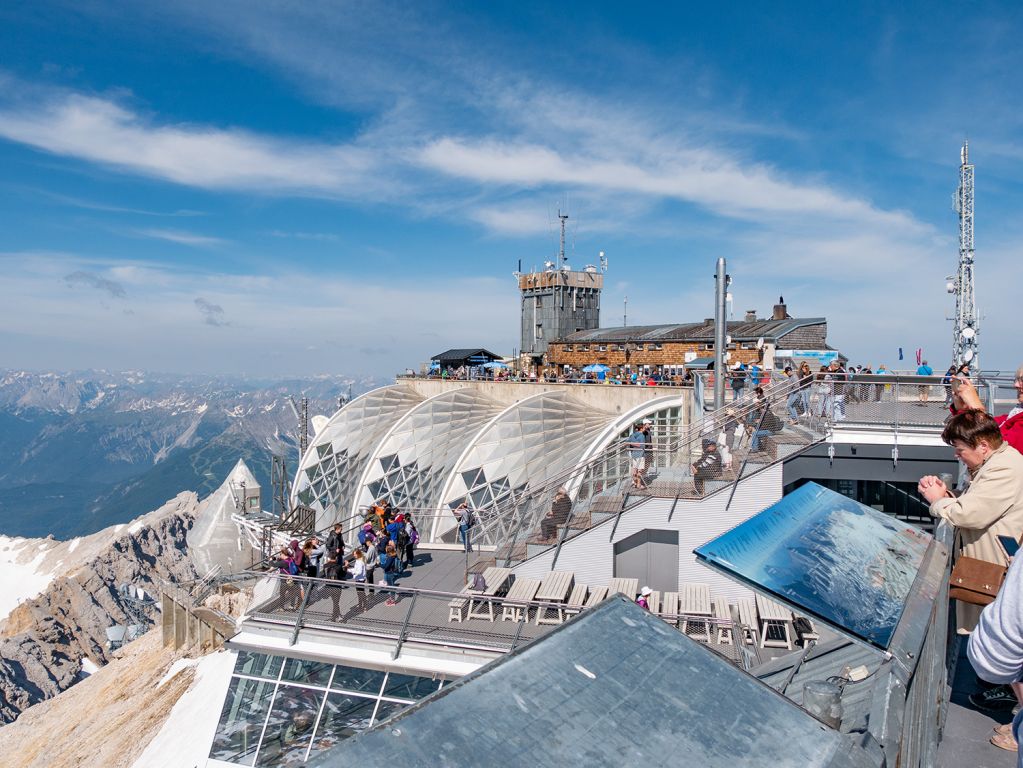 Blick über die Zugspitze - Blick von der Gipfelbahn über das Münchner Haus - © alpintreff.de / christian schön