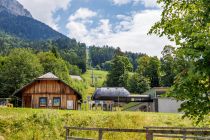Die Sesselbahn Loser-Jet liegt in Altaussee in der Steiermark. Sie führt in zwei Sektionen hinauf. • © alpintreff.de - Christian Schön