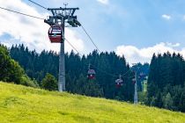 Schatzbergbahn - Auffach in der Wildschönau - Von Auffach in der Wildschönau führt die 2017 neu errichtete Schatzbergbahn mit Mittelstation auf den Schatzberg. • © alpintreff.de - Silke Schön