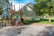 Schöne Familienzeit - Parken kannst Du auf dem Parkplatz der Horbergbahn. Von dort sind es nur ein paar Minuten zu Fuß.  • © TVB Mayrhofen, Thomas Eberharter Photography