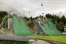 WM-Skisprung Arena Oberstdorf (Schattenbergschanzen) - Die Schattenbergschanzen sind die Skisprungschanzen in Oberstdorf im Allgäu. Sie befinden sich in der WM-Skisprung Arena, früher bekannt unter Audi Arena, Erdinger Arena oder Skisprungstadion.  • © Maike Tyralla