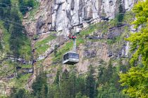 Dachstein-Krippenstein.Seilbahn 1 - Obertraun in Oberösterreich - Eine interessante und spannende Seilbahn ist die Dachstein-Krippenstein Seilbahn in Obertraun. Die Bahn führt in zwei Sektionen bis fast auf den 2.108 Meter hohen Krippenstein im Dachstein-Massiv.  • © alpintreff.de - Christian Schön