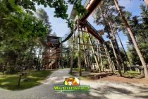 Die Walderlebniswelt ist eine große Spielewelt mit Park, Indoor-Spielehaus, Hochseilpark, Baumwipfelweg und Flying Fox. • © Walderlebniswelt Klopeiner See