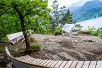 Entspannung with a view - Die Aussicht auf den Wörthersee ist zauberhaft. • © Wörthersee Tourismus, Martin Assam