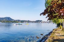 Die Orte Gmunden, Altmünster, Traunkirchen und Ebensee liegen direkt am See.  • © alpintreff.de - Christian Schön