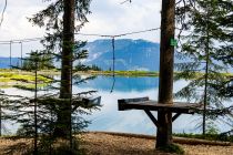 Der Parcours im Waldseilgarten liegt direkt am Streubödensee, einem 2018 gebauten Speichersee. • © alpintreff.de - Silke Schön