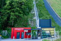Die Talstation des Schrägaufzuges, der erst 2017 gebaut wurde. Seine Streckenlänge beträgt 282 Meter, die Spurweite 1.400 Millimeter. • © alpintreff.de - Christian Schön