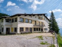 Alte Bergstation Hahnenkammbahn Reutte - ... nochmal aus der Nähe... • © alpintreff.de - Christian Schön