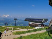 Salvenbahn II - Bergstation - Ausblick über die Bergstation in Richtung Kelchsau • © alpintreff.de / christian Schön