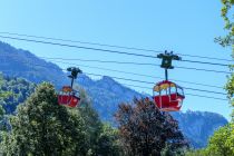 Die Kampenwandbahn fährt zuverlässig, ist aber veraltet und nicht barrierefrei. Über einen Neubau wird seit Jahren verhandelt, es gibt jedoch Bedenken, ob die Region einem möglichen Besucheransturm gewachsen ist (Stand 2021). • © alpintreff.de - Christian Schön