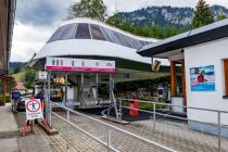 Talstation Tauplitzbahn Bad Mitterndorf - Die kuppelbare, schnelle Sesselbahn hat eine Streckenlänge von 1.925 Meter. Während der ungefähr 6-minütigen Fahrt überwindest Du 274 Höhenmeter.  • © alpintreff.de - Christian Schön