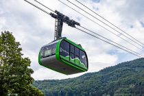 Bergbahn in Gmunden - Die Grünberg Seilbahn wurde im Jahr 2014 in Betrieb genommen. Sie fährt sowohl im Sommer als auch im Winter. Die Fahrt mit ihr dauert lediglich um die drei Minuten.  • © alpintreff.de - Christian Schön