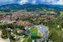 Ausblick über Oberstdorf - Vom Turm der großen Schanze sieht Oberstdorf so aus. • © Maike Tyralla