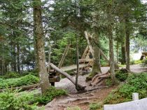 Ein Teil der Wasserspiele befindet sich im Wald. • © alpintreff.de - Christian Schön