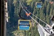 3S Penkenbahn in Mayrhofen - Eine besonderheit der Bahn ist weiterhin die Kurve von knapp 7° Ablenkung auf Stütze 1. Bei der alten Bahn war die Kurvenlösung für einen hohen Seilverschleiß verantwortlich, was letztendlich auch mit zu deren Austausch beigetragen hat.
 • © alpintreff.de / christian Schön