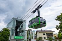 Pendelbahn in Gmunden - Diese wurde im Jahr 2014 in Betrieb genommen. Die Talstation befindet sich am gleichen, relativ beengten Platz und so musste für die Station mit gleichen Abmessungen wie für die Vorgängerbahn ordentlich in die Trickkiste gegriffen werden.  • © alpintreff.de - Christian Schön