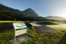 Eingebettet in die Osttiroler Landschaft - Intelligent integriert ist der Golfplatz in die Region um Lavant. • © Dolomitengolf, Martin Lugger