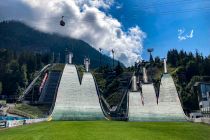 Großschanze Oberstdorf - Verfügbar sind eine Großschanze mit HS 137, eine Normalschanze mit HS 106, dazu drei Schülerschanzen (HS 60, HS 30, HS 20). Die Großschanze ist seit 1953 jährlicher Schauplatz des Auftaktspringens zur Vierschanzentournee.  • © Maike Tyralla