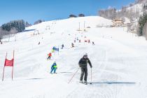 Skischule im Skigebiet Naglköpfl - Mit der Permanenten Zeitnehmung ist auch jederzeit ein Race möglich: Damit messen wir deine exakte Zeit beim Kampf durch die Torstangen - und das sogar auf Hundertstel Sekunden genau! Und wer am Erlebnisberg Naglköpfl Skifahren lernen möchte, der ist bei der örtlichen Skischule Entleitner an der richtigen Adresse.  • © Harry Liebmann