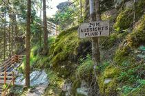 Aussichtsreich - Am Wasserfall gibt es einen Aussichtspunkt mit dem besten Blick. • © <a href="https://www.youtube.com/channel/UC5pqasBMLPXqLamHHb1Nz_Q/videos" target="_blank">Magdolna Sajti-Faragó</a>