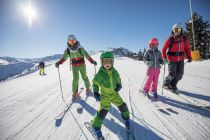 Die Kiddies fühlen sich im Kinderland JUPPI-DO oder im neuen Schatzberg Zwergenland sehr wohl. • © Ski Juwel Alpbachtal Wildschönau