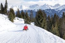 Hexen-Rodelbahn - Fiss in der Region Serfaus-Fiss-Ladis - Dabei kommst Du an der Kuh Alm sowie am Familienrestaurant Sonnenburg vorbei. • © Serfaus-Fiss-Ladis Marketing GmbH, Andreas Kirschner