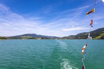 Du hast zwei Möglichkeiten, den Mondsee mit dem Schiff zu entdecken (lohnenswert!): entweder mit der Schifffahrt Hemetsberger oder wie hier, mit der Schifffahrt Meindl. • © alpintreff.de - Christian Schön