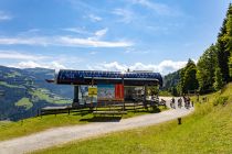 Hinten rechts ist außerdem Start (oder Ende, je nachdem) des Wanderweges Goasberg Joch. Der Gaisberg ist beliebt bei Wanderern und Bikern, im Winter kannst Du hier sehr gut rodeln. • © alpintreff.de - Silke Schön