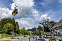 Die Seilbahntrasse führt über die Straße. • © alpintreff.de - Christian Schön