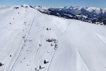 Der Skiverbund Ski Juwel Alpbachtal Wildschönau vereint die vier Skiberge Wiedersbergerhorn, Schatzberg, Markbachjoch und den Reitherkogel in den Tälern Alpbachtal und der Wildschönau.  Im Bild der Schatzberg. • © Alpbachtal Tourismus, Simon Oberleiter