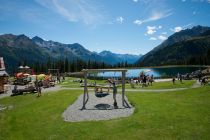 Dort oben findest Du ebenso einen Alpenkräuter- und Steingarten (ein echtes Erlebnis, so viele verschiedene Alpenblumen zu sehen). • © TVB Paznaun-Ischgl